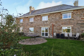 WALK TO THE BEACH, spacious cottage with sea views